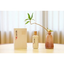 喝醬酒必配一瓶礦泉水，看看為什么這才是健康飲酒的方式！